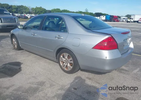 2007 Honda Accord 2.4 Ex z USA, uszkodzony, nr VIN 1HGCM56847A204642